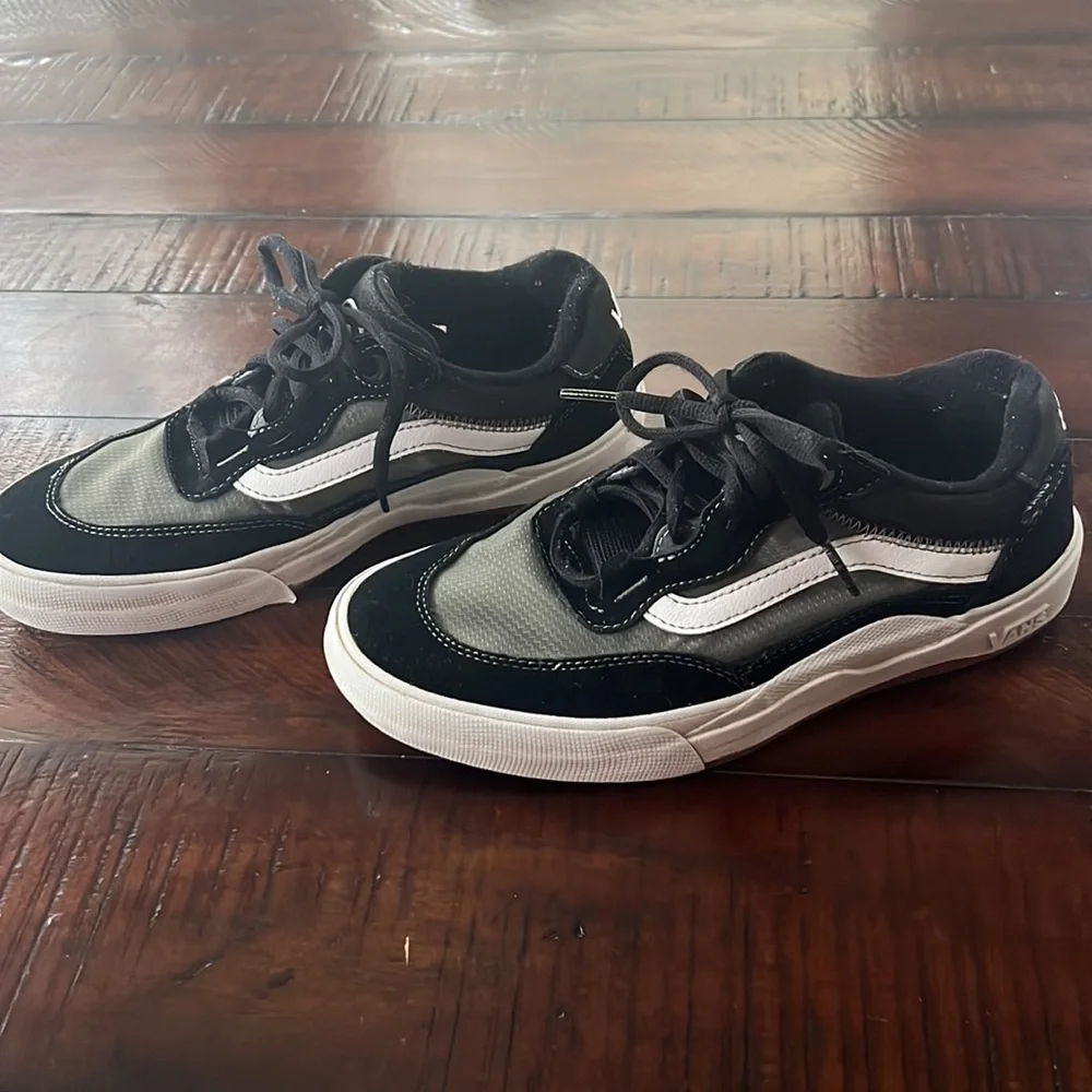 Vans Skateboarding Shoe - Picture 4 of 9